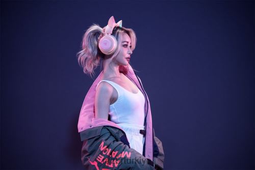içerik yaratımı Razer Kraken kedisi kuvars 44RV4104
